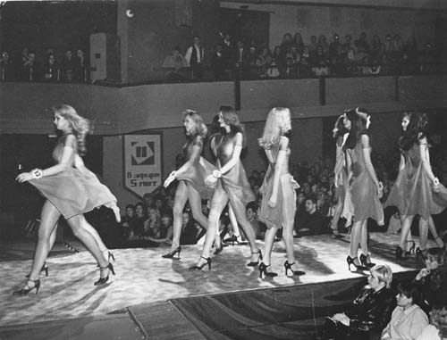 Шейпинг-модели на конкурсе 